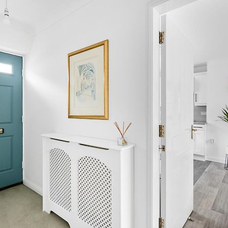 Luxurious 3 Bed House With Free Parking, Close To The Train Station & Town 布伦特里 外观 照片