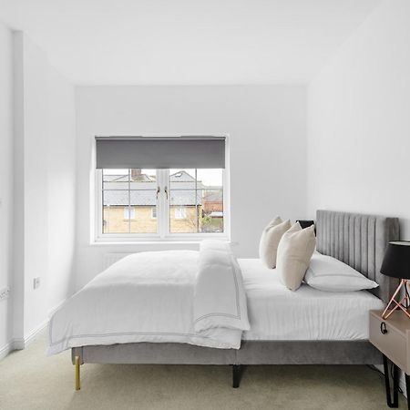 Luxurious 3 Bed House With Free Parking, Close To The Train Station & Town 布伦特里 外观 照片