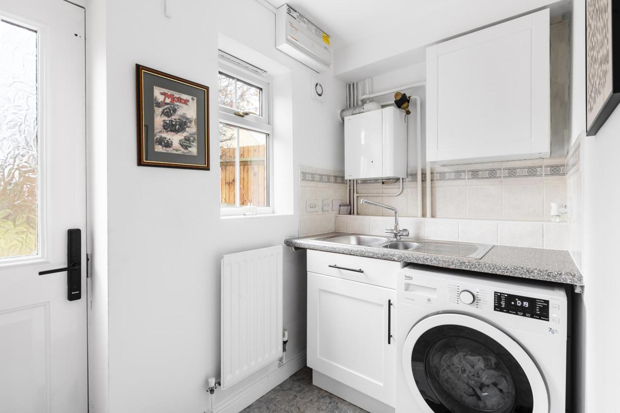 Luxurious 3 Bed House With Free Parking, Close To The Train Station & Town 布伦特里 外观 照片