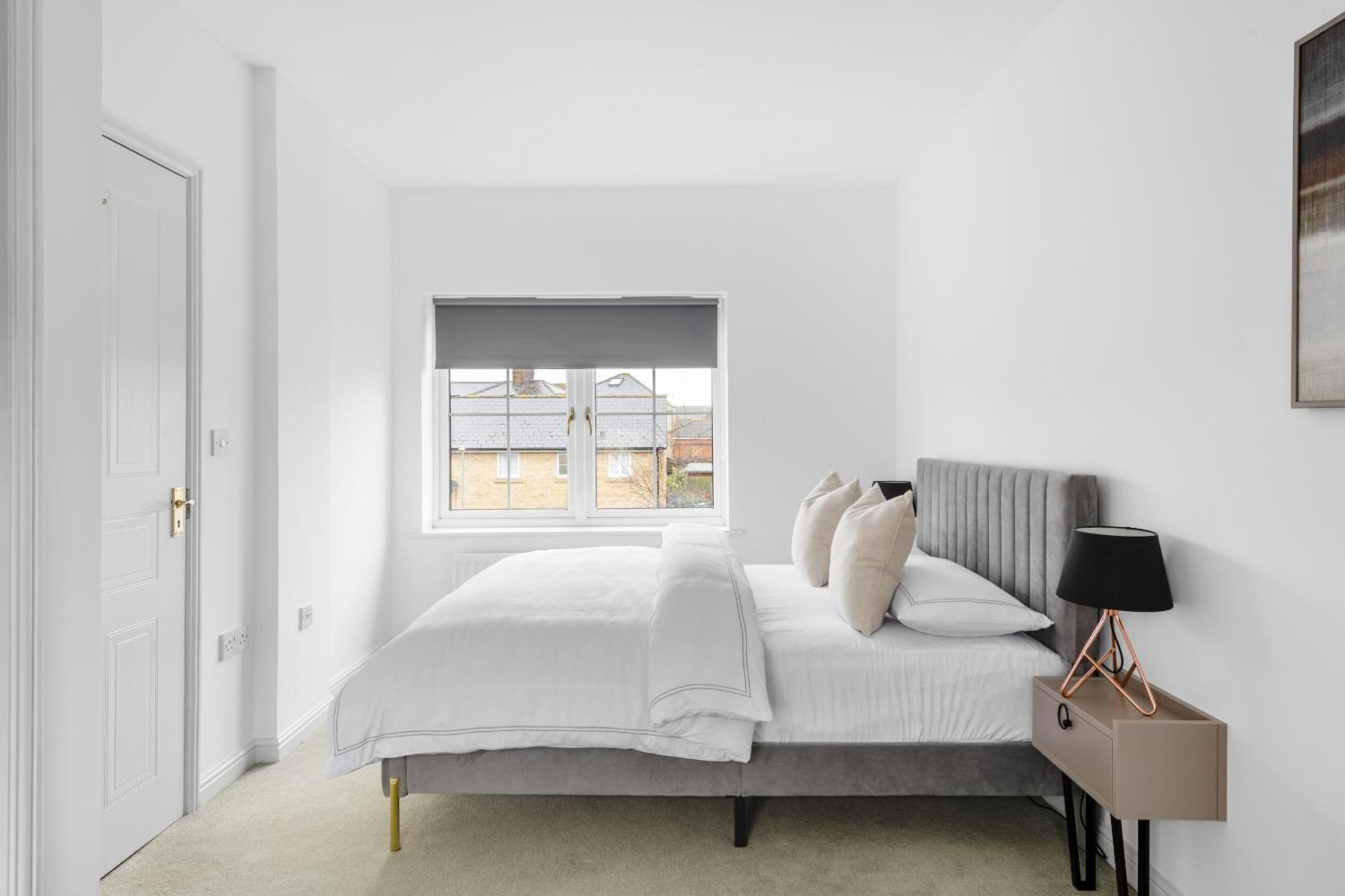 Luxurious 3 Bed House With Free Parking, Close To The Train Station & Town 布伦特里 外观 照片