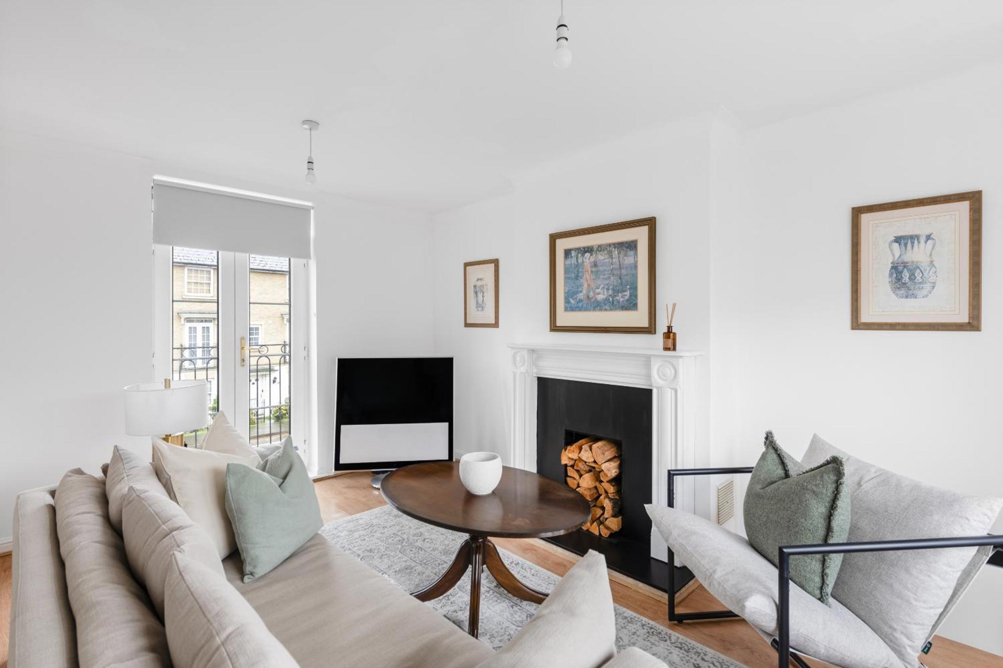 Luxurious 3 Bed House With Free Parking, Close To The Train Station & Town 布伦特里 外观 照片