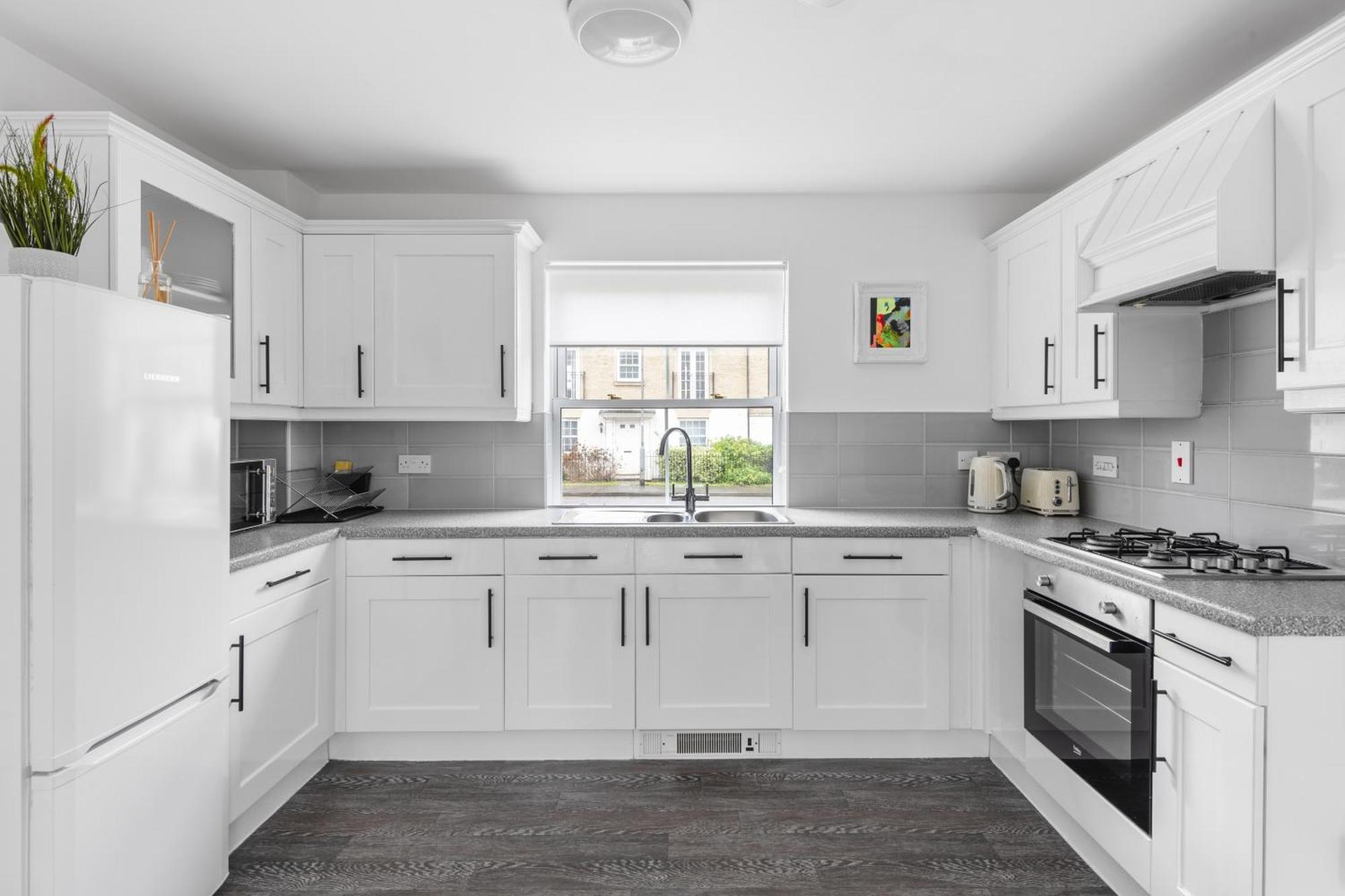 Luxurious 3 Bed House With Free Parking, Close To The Train Station & Town 布伦特里 外观 照片